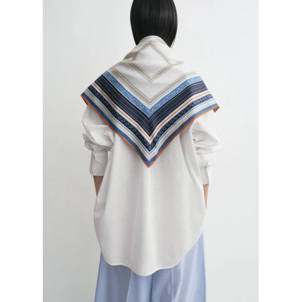 Toteme Collector scarf in Ecru navy, view 3