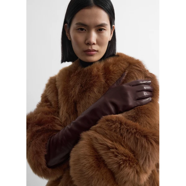 Toteme Extra-long leather gloves in Bordeaux, view 2