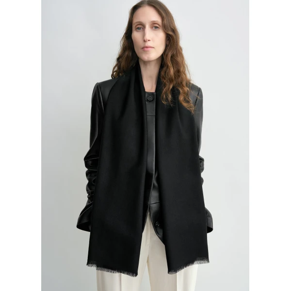 Toteme Light wool scarf in Black, view 2