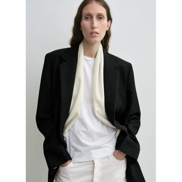 Toteme Light wool scarf in White, view 2