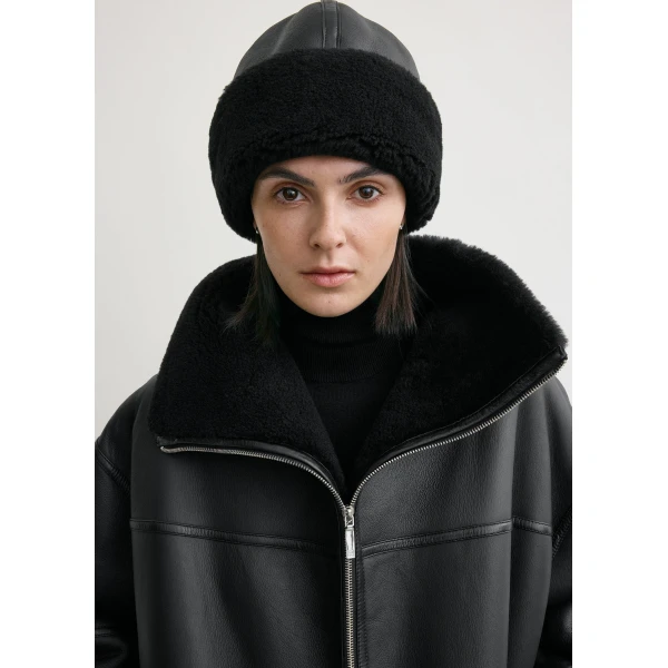 Toteme Shearling winter hat in Black, view 2