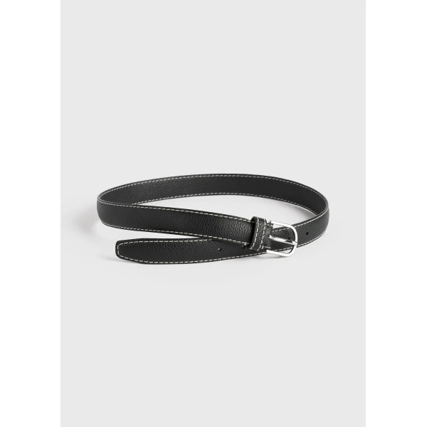 Toteme Slim grained-leather belt in Black, view 4