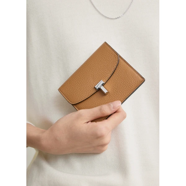 Toteme T-Lock grained-leather cardholder in Tan, view 2