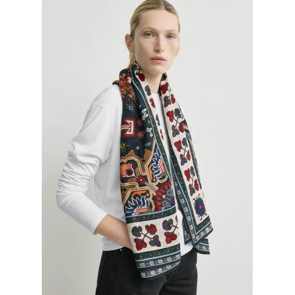 Toteme Winter blanket scarf in Navy red, view 5