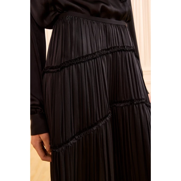 Ulla Johnson Samira Midi Skirt in Noir