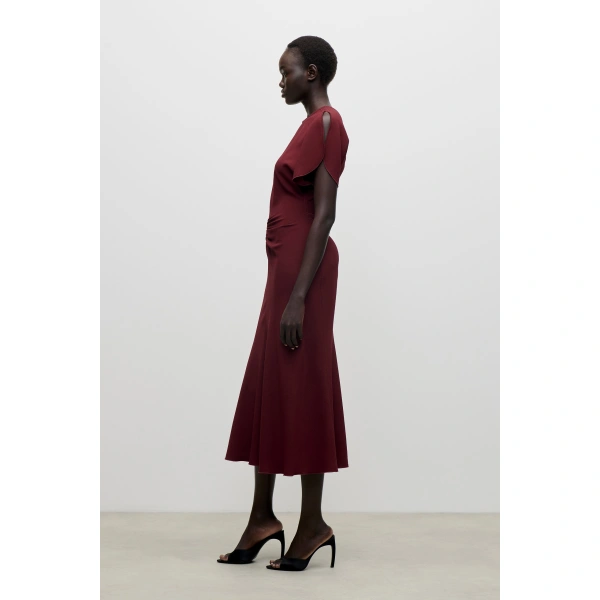 Victoria Beckham Bela Midi Dress in Burgundy | Midi Dresses | Coveti, view 3