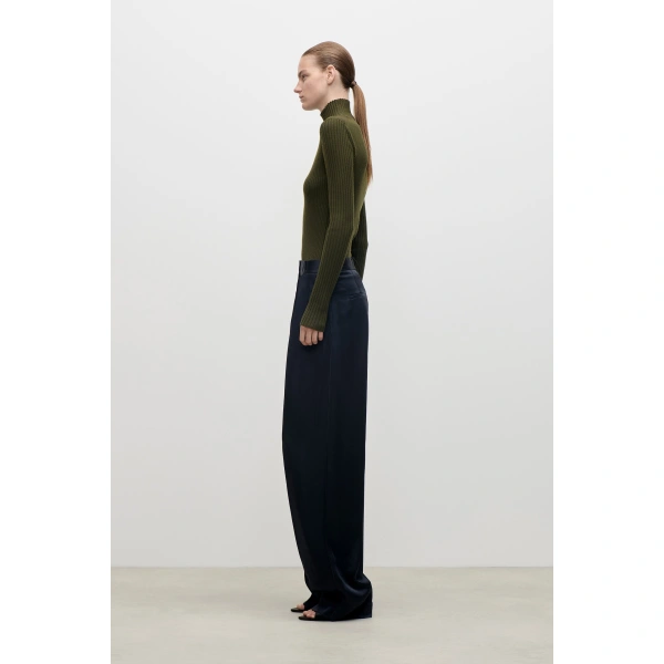 Victoria Beckham Cecilia Trouser in Midnight | Wide-Leg Pants | Coveti, view 3