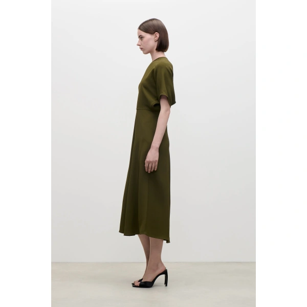 Victoria Beckham Eleanor Midi Dress in Marsh Green | Midi Dresses | Coveti, view 3