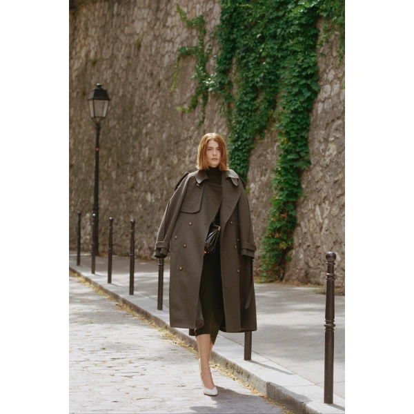 Victoria Beckham Esmee Trench Coat in Green | Trench Coats | Coveti, view 3