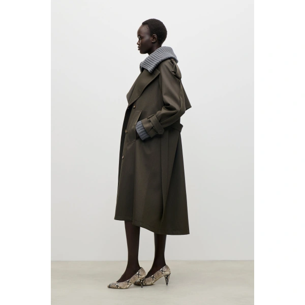 Victoria Beckham Esmee Trench Coat in Green | Trench Coats | Coveti, view 4