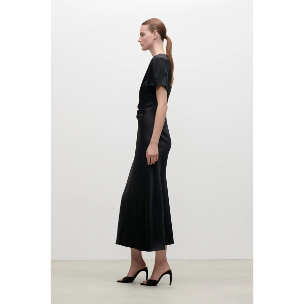 Victoria Beckham Eve Midi Dress in Black | Midi Dresses | Coveti, view 3
