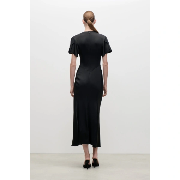 Victoria Beckham Eve Midi Dress in Black | Midi Dresses | Coveti, view 4