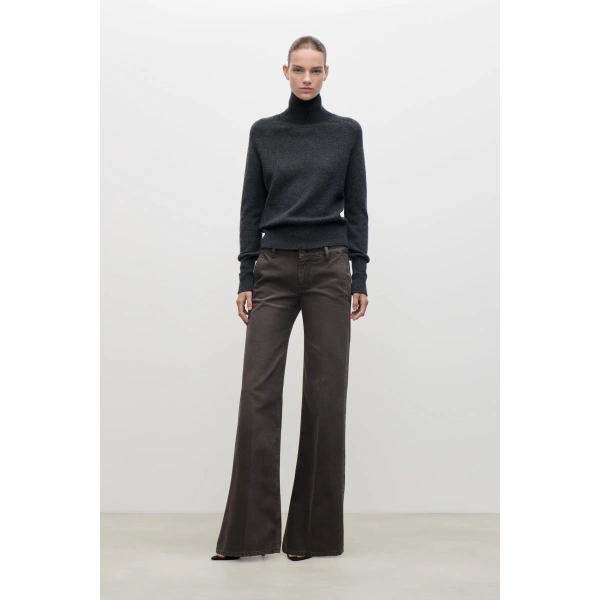 Victoria Beckham Gigi Jean in Fossil Grey | Jeans | Coveti, view 2