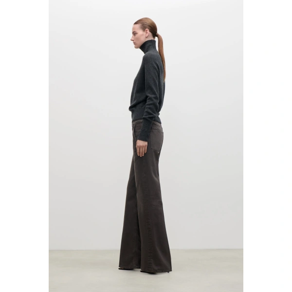 Victoria Beckham Gigi Jean in Fossil Grey | Jeans | Coveti, view 3