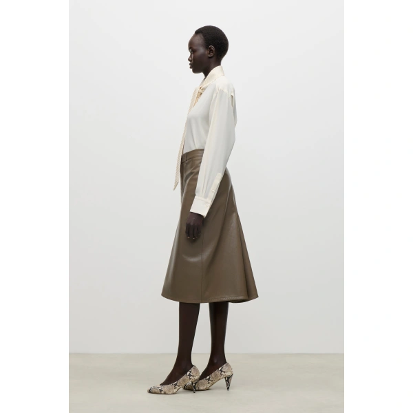 Victoria Beckham Kick Detail Leather Skirt in Tree Bark | Leather Skirts | Coveti, view 4
