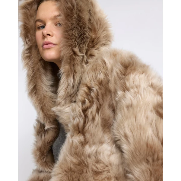Yves Salomon Reversible Hooded Toscana Lambskin Shearling Jacket in Camel | Shearling Jackets | Coveti